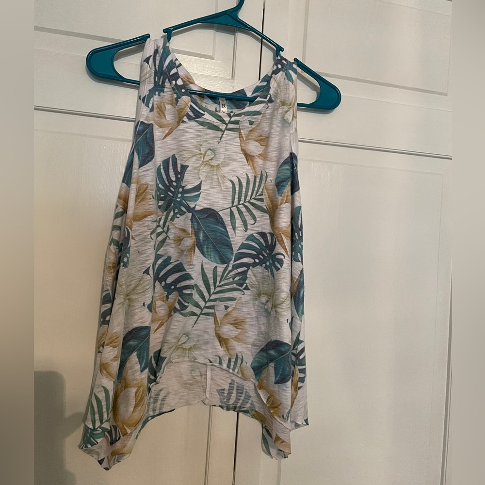 Tryst high low tank top. Like new! Small. Smoke free and pet free home.